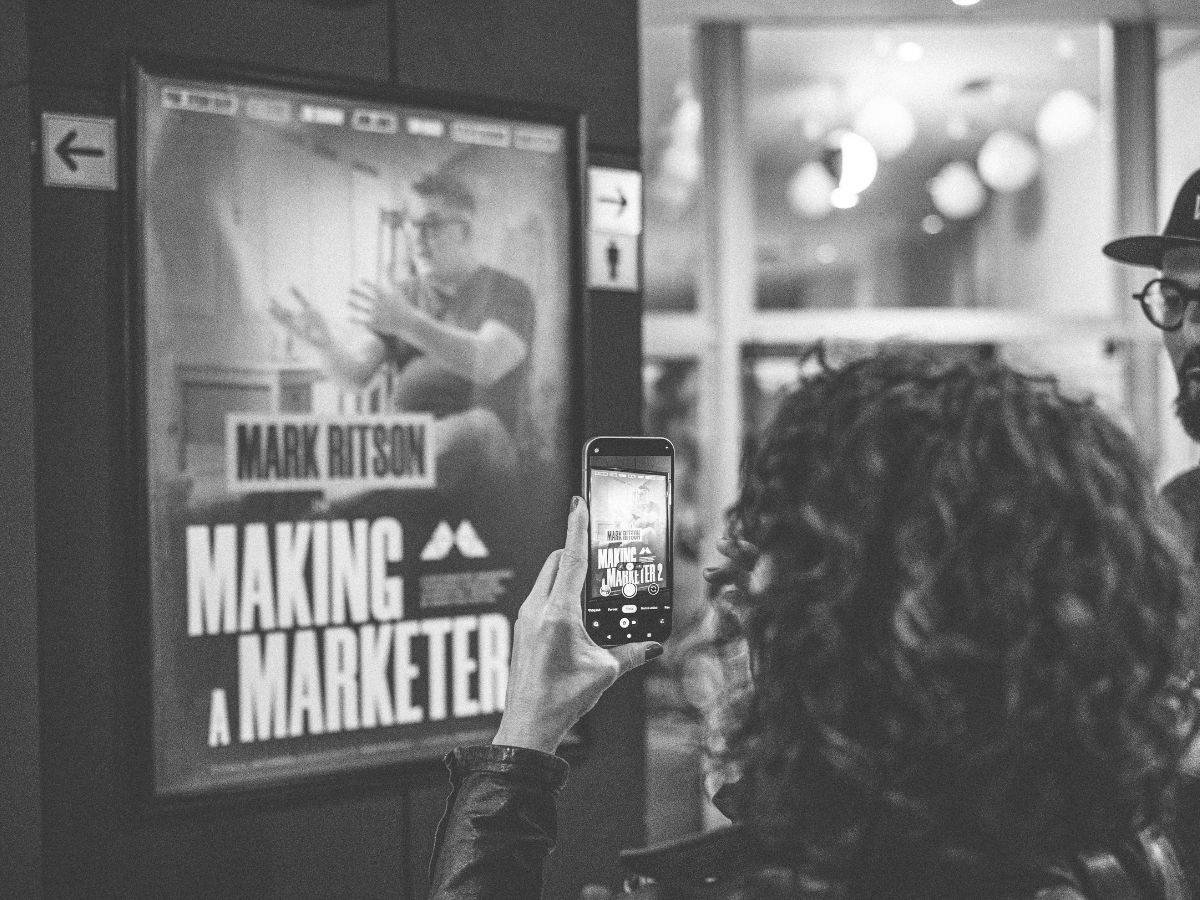 Fotografie z veřejné premiéry dokumentu Making a Marketer 2 v říjnu 2024. Marketing